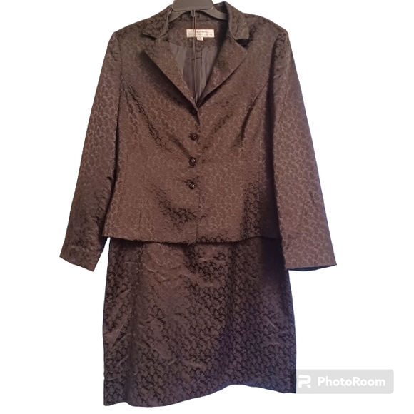 Tahari Jackets & Blazers - TAHARI 2 PIECE BLACK WOMEN'S DRESSY SUIT Size 14 QUALITY